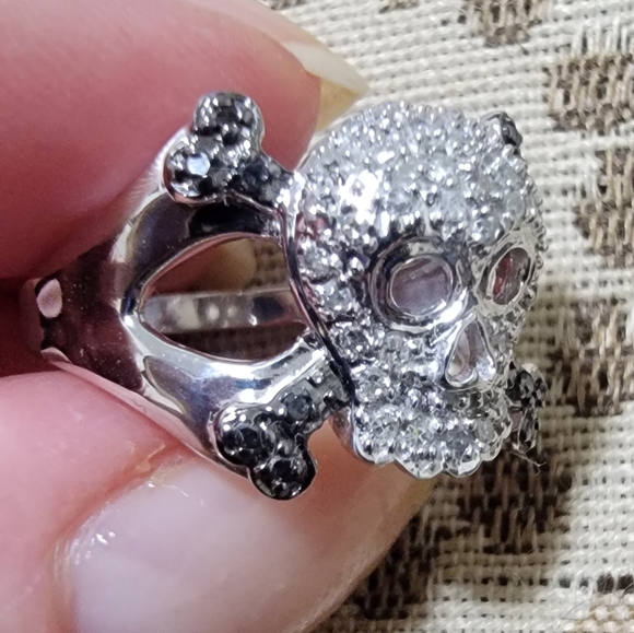 Unique Skull and Crossbones Black n White Diamond White Gold Ring size 7 - Picture 3 of 10